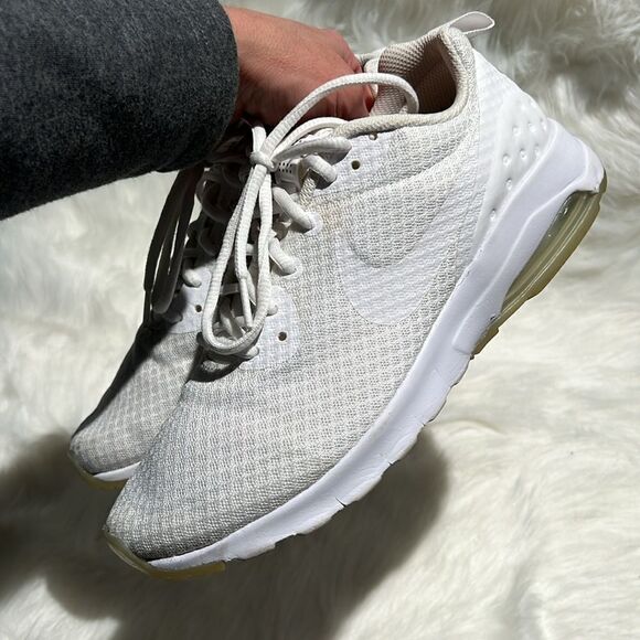 Nike Air Max Motion Size 8.  B88 - Picture 2 of 7